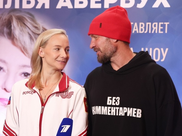 Bývalý ruský krasokorčuliar Roman Kostomarov s tanečnou partnerkou 