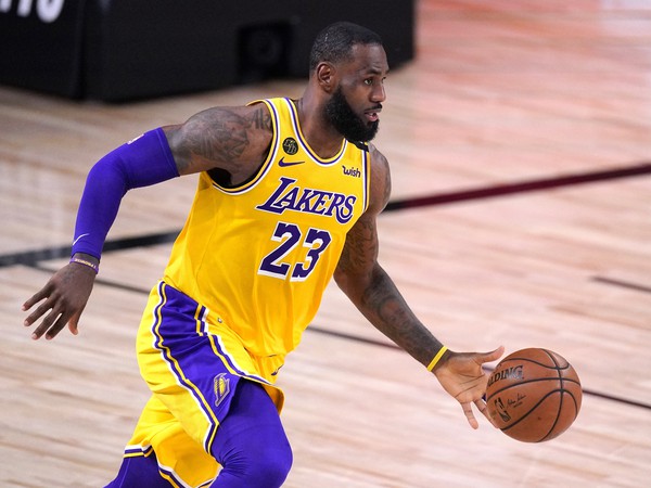 Hráč Los Angeles Lakers  LeBron James v akcii