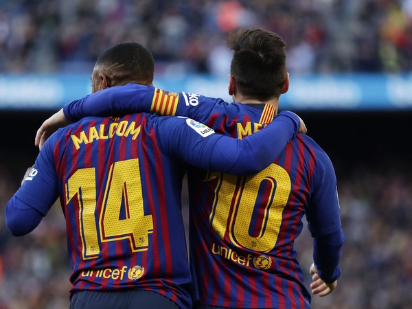 Lionel Messi a Malcom oslavujú gól FC Barcelona