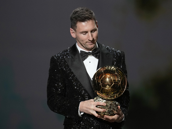 Lionel Messi po rekordný siedmykrát vyhral anketu Zlatá lopta