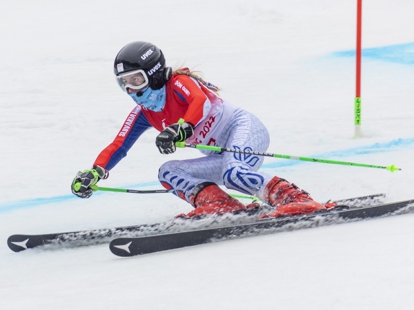Slovenská reprezentantka v paraalpskom lyžovaní Alexandra Rexová v obrovskom slalome zrakovo znevýhodnených žien na zimných paralympijských hrách v Pekingu
