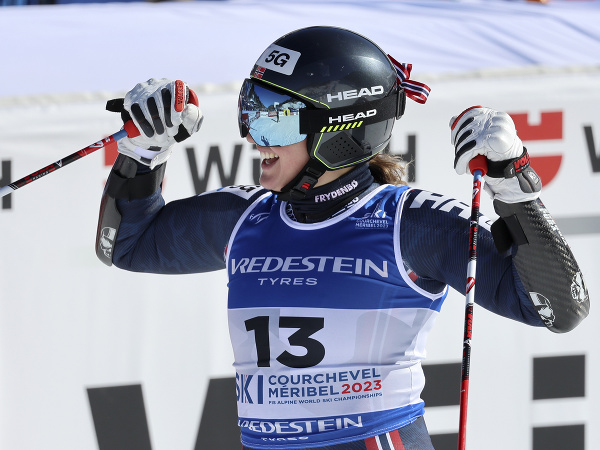Maria Therese Tvibergová sa raduje počas paralelného slalomu na MS v lyžovaní