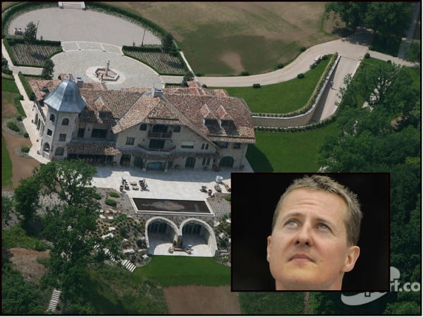 Michael Schumacher sa lieči v rodinnom dome a stará sa o neho tím 15 zdravotníckych pracovníkov.