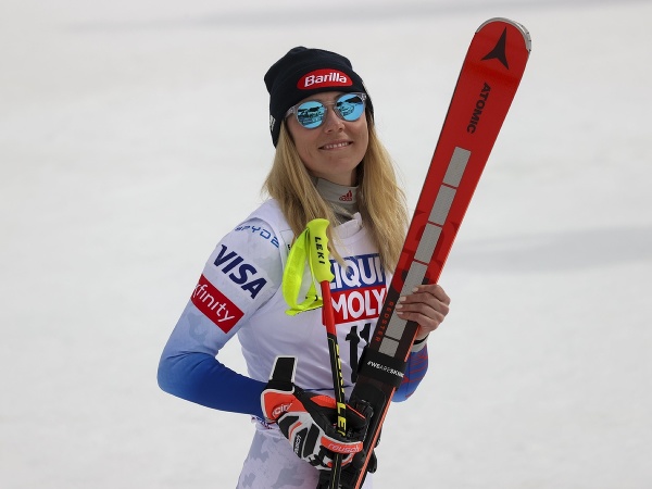 Američanka Mikaela Shiffrinová sa usmieva v cieli po finále super-G Svetového pohára alpských lyžiarok vo francúzskom stredisku Courchevel/Meribel 