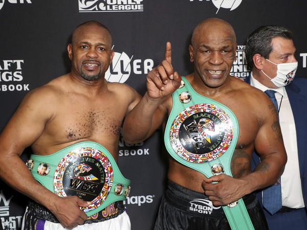 Tyson pri návrate do ringu v exhibícii remizoval s Jonesem