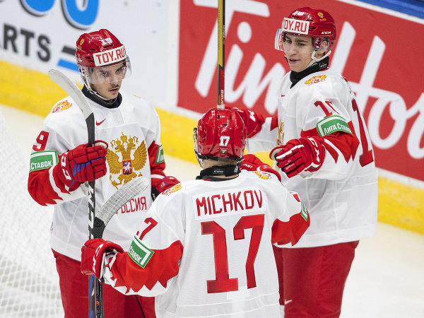 Ruskí hokejisti do 20 rokov, v popredí 16-ročný supertalent Matvej Mičkov