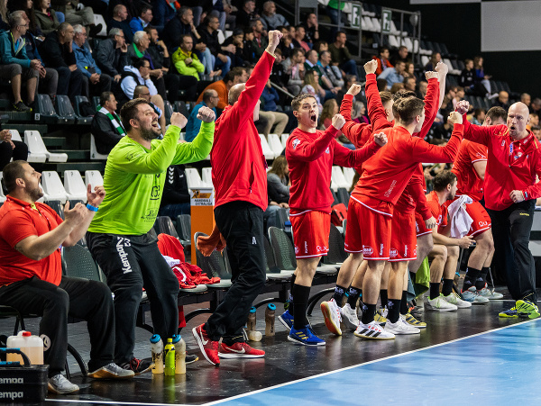 Na snímke gólová radosť hráčov  Považskej Bystrice vo štvrtom zápase finále play-off Niké Handball Extraligy