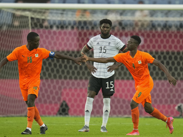 Max Gradel a Youssouf Dao oslavujú gól do siete Nemecka