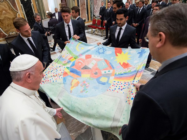 Pápež František sa stretol s futbalistami Nemecka