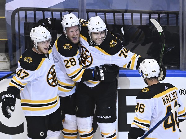 Gólové oslavy hráčov Bruins