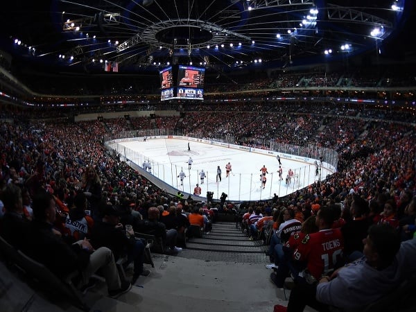 Tribúny O2 arény v Prahe počas zápasu NHL