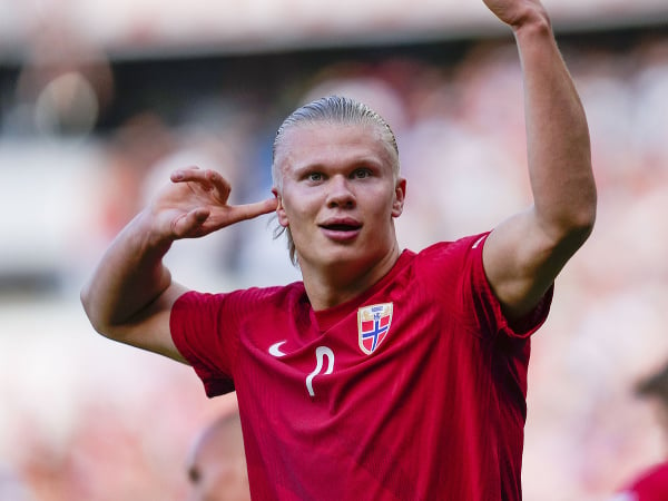 Erling Haaland a jeho gólové oslavy v drese Nórska