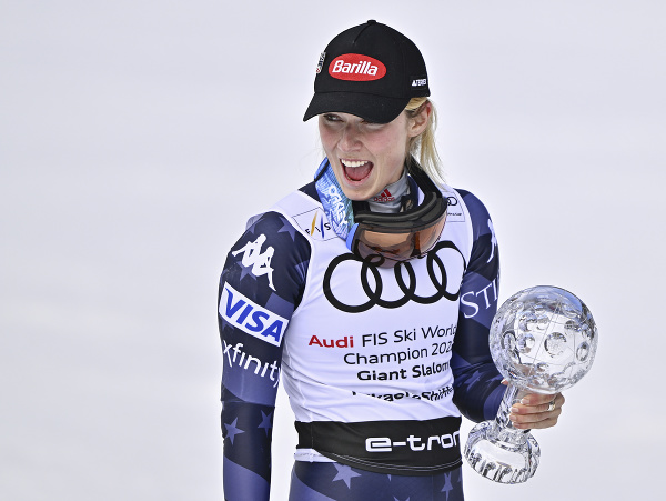 Mikaela Shiffrinová s malým glóbusom za celkový triumf v obrovskom slalome