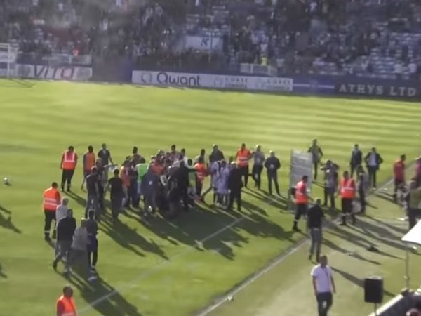 Výtržnosti fanúšikov v zápase Bastie s Lyonom