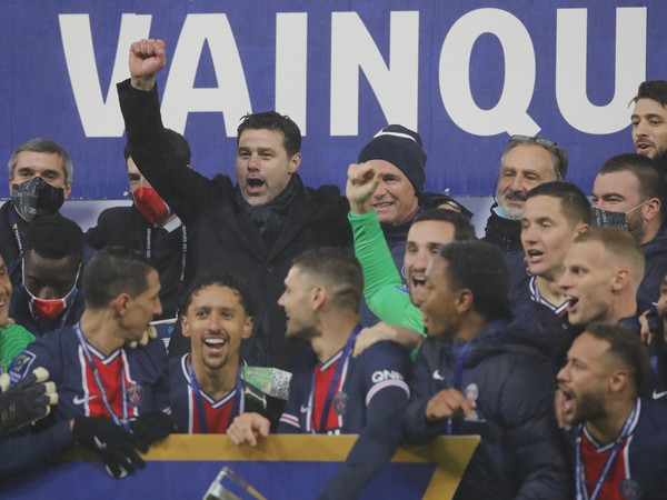 Radosť hráčov a Marucia Pochettina zo zisku francúzskeho Superpohára