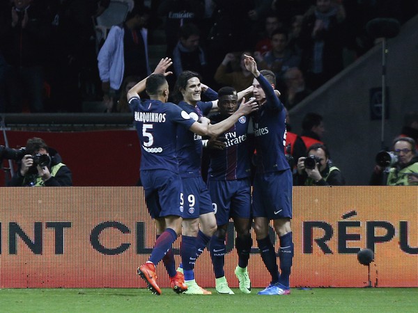 Hráči PSG oslavujú gól