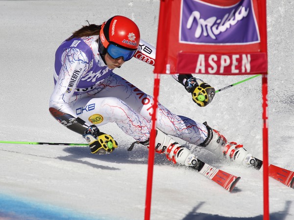 Slovenka Petra Vlhová na trati v 1. kole finálového obrovského slalomu