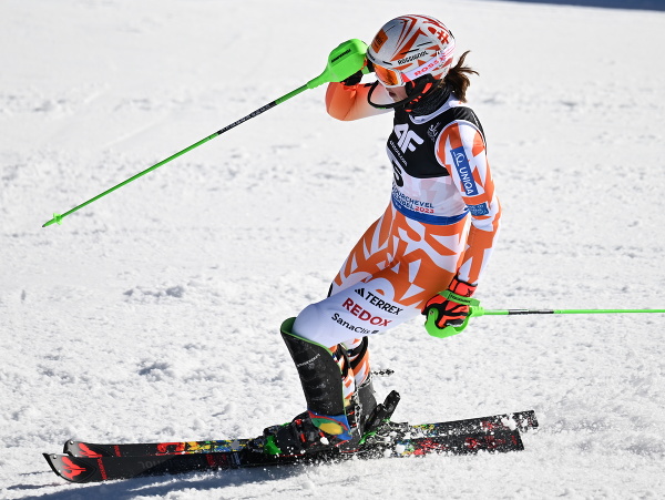 Na snímke slovenská lyžiarka Petra Vlhová v cieli počas 2. kola slalomu na MS v alpskom lyžovaní vo francúzskom stredisku Courchevel-Méribel