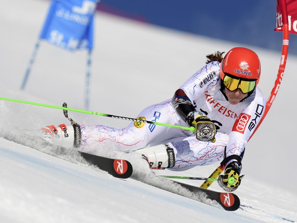 Petra Vlhová na trati počas obrovského slalomu žien na MS vo švajčiarskom St. Moritzi