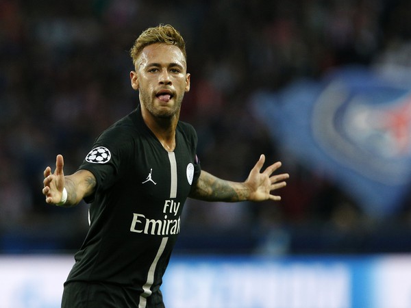 Neymar sa teší z gólu do siete Crvenej Zvezdy