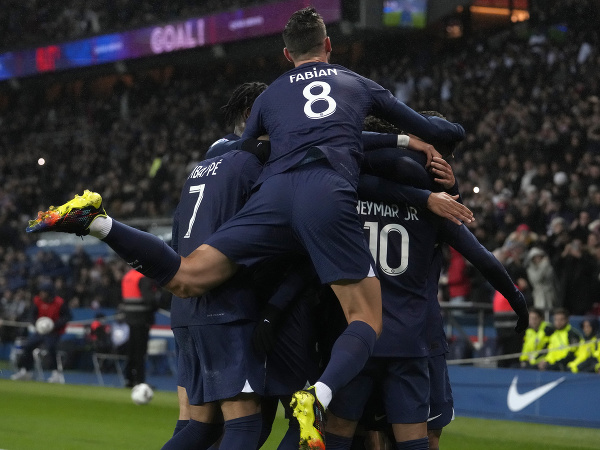 Futbalisti Paríža St. Germain sa tešia po strelení gólu