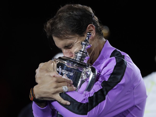 Radosť Rafu Nadala po zisku 19. grandslamového titulu