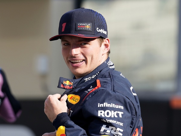 Jazdec F1 Max Verstappen z Red Bullu zvíťazil na Veľkej cene Abú Zabí, posledných pretekoch sezóny MS F1