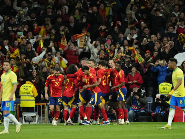 Španieli oslavujú gól Rodriho
