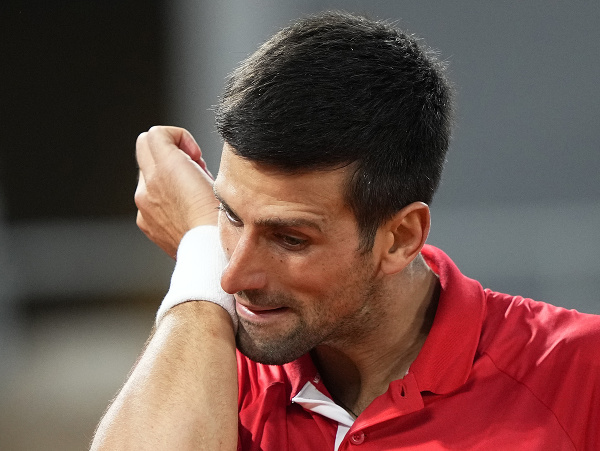 Novak Djokovič počas zápasu na grandslamovom turnaji Roland Garros 