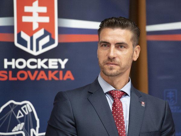 Dočasný tréner slovenských hokejových reprezentantov do 18 rokov Roman Sýkora