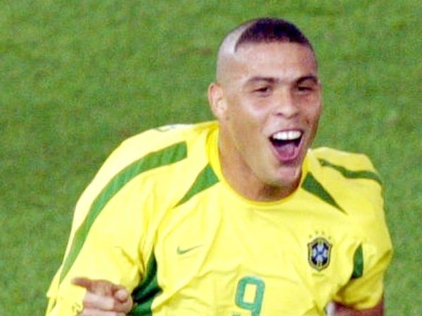 Ronaldo a jeho zaujímavý zostrih počas svetového šampionátu v roku 2002 v Kórejskej republike a Japonsku.