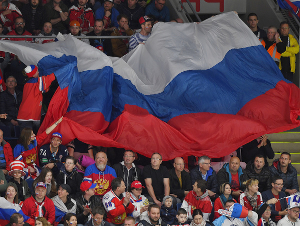 Ruská vlajka na tribúnach
