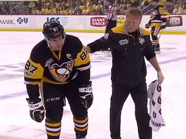 Crosby sa po brutálnom zákroku porúčal z ľadovej plochy