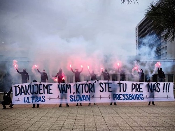 Ultras Slovana ďakujú zdravotnému personálu v Bratislave