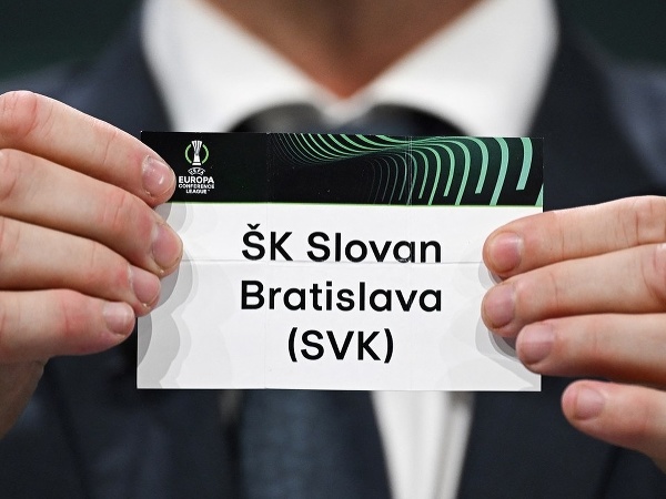Bývalý český futbalista Vladimír Šmicer vyžreboval slovenský klub ŠK Slovan Bratislava