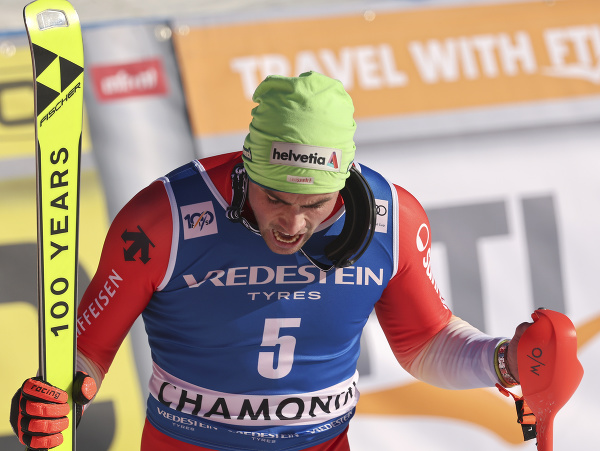 Švajčiarsky lyžiar Daniel Yule triumfoval v nedeľnom slalome Svetového pohára v Chamonix.