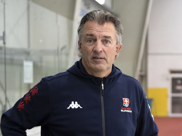 Na snímke hlavný tréner slovenskej ženskej hokejovej reprezentácie Fín Arto Sieppi 