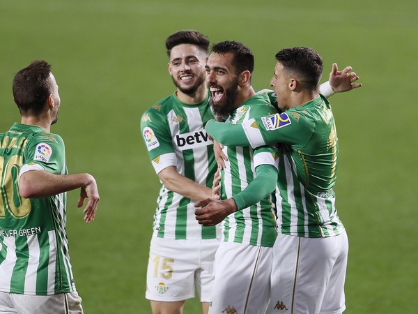 Borja Iglesias a jeho gólové oslavy so spoluhráčmi