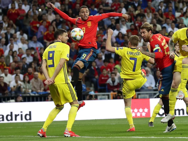 Momentka zo zápasu Španielsko - Švédsko