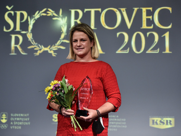 Na snímke športová strelkyňa Zuzana Rehák Štefečeková pózuje počas prevzatia ocenenia za druhé miesto v kategórii Jednotlivec