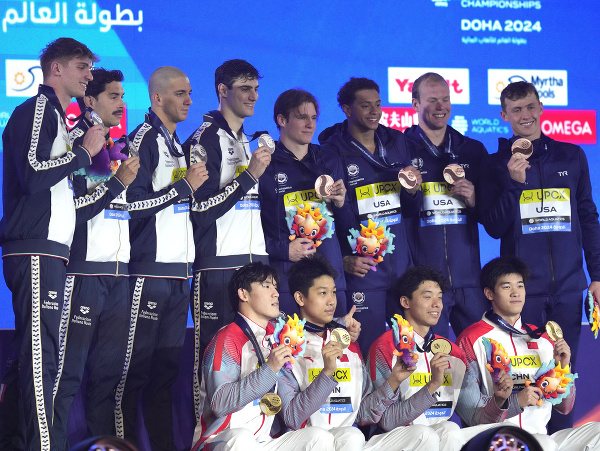 Čínski plavci získali zlato v štafete na 4x100 m voľným spôsobom na MS v plaveckých športoch v katarskej Dauhe