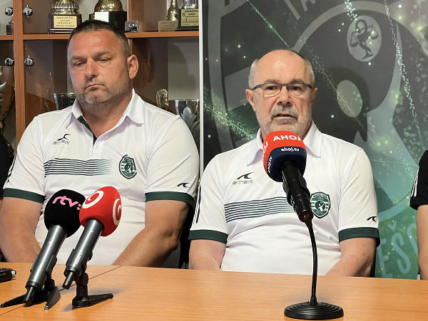 Na snímke zľava nový tréner Tatrana Prešov Pavol Jano a generálny manažér Marián Magdoško