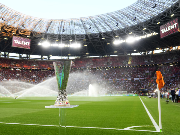Na snímke trofej pre víťaza Európskej ligy na štadióne v Budapešti