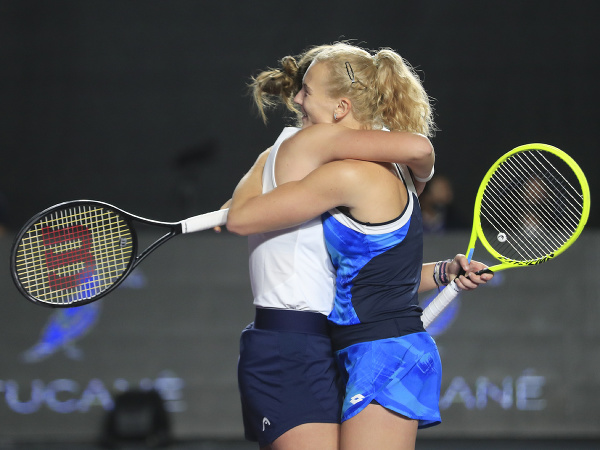 České tenistky Barbora Krejčíková a Kateřina Siniaková sa stali víťazkami MS WTA Tour