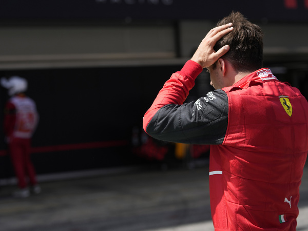 Катастрофа для Ferrari, двигатель Леклерка отказал в Испании: Ферстаппен - новый лидер чемпионата!