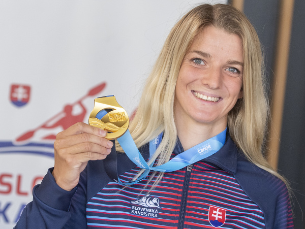 Slovenská reprezentantka vo vodnom slalome Eliška Mintálová počas tlačovej konferencie k zisku zlatej medaily v kategórii K1 ženy na podujatí Svetového pohára v španielskom Seu d'Urgell