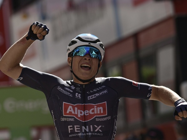 Belgický cyklista Jasper Philipsen víťazí v 2. etape 76. ročníka pretekov Vuelta a Espaňa.