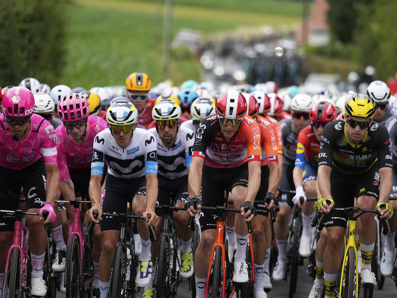 Cyklisti počas 1. etapy Tour de France 2025