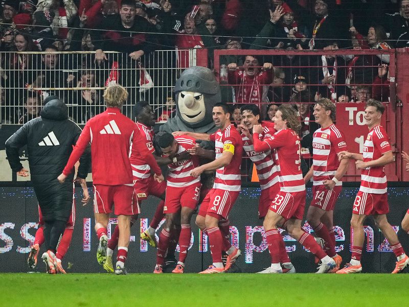 Hráči 1. FC Union Berlín sa radujú z gólu