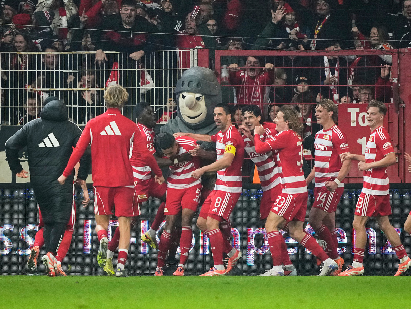 Hráči 1. FC Union Berlín sa radujú z gólu
